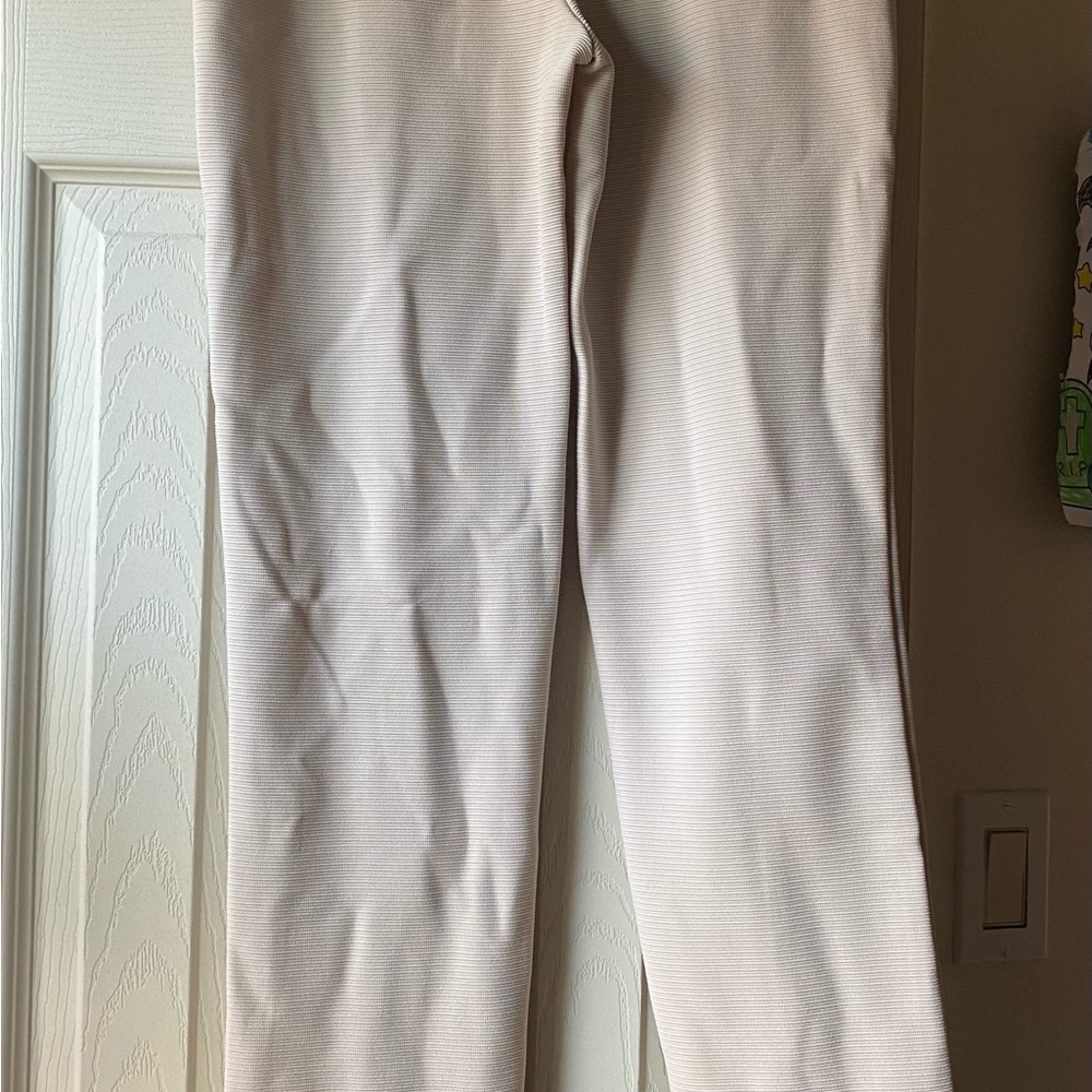 H&M khaki pants. Brand new with tags, never been worn - Picture 6 of 6